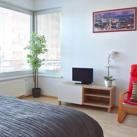 פראג Modern Apartments - Airport 8Mins מראה חיצוני תמונה