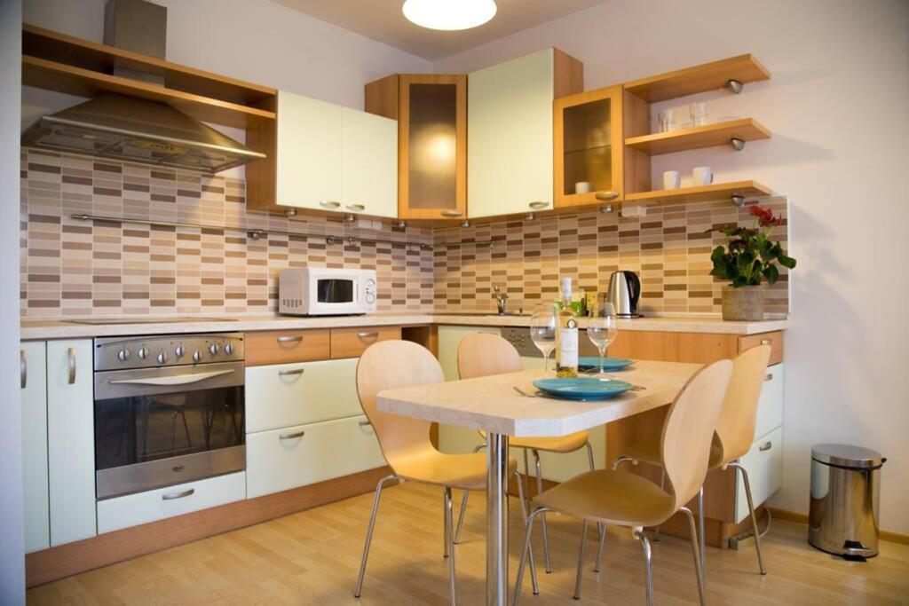 פראג Modern Apartments - Airport 8Mins מראה חיצוני תמונה