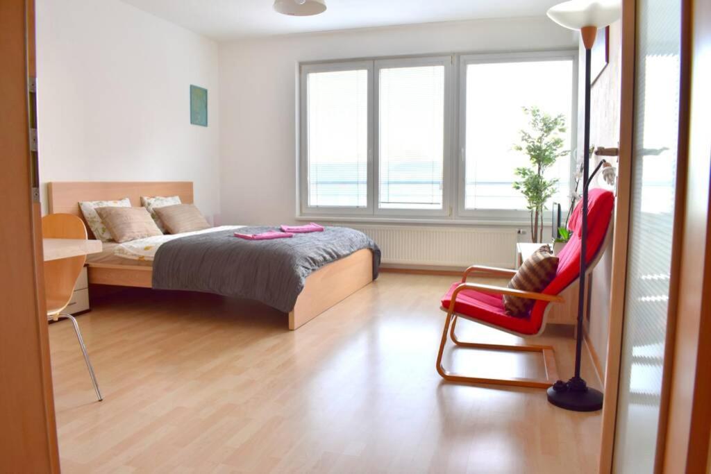 פראג Modern Apartments - Airport 8Mins מראה חיצוני תמונה