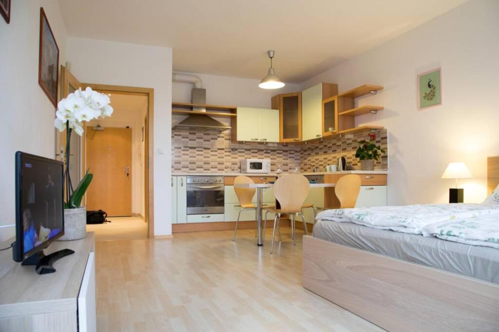 פראג Modern Apartments - Airport 8Mins מראה חיצוני תמונה