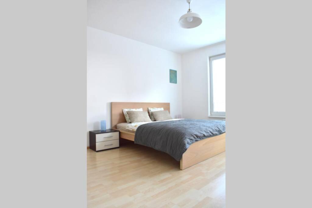 פראג Modern Apartments - Airport 8Mins מראה חיצוני תמונה