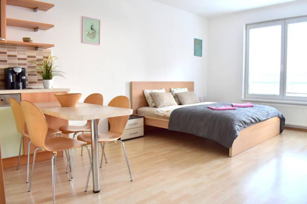 פראג Modern Apartments - Airport 8Mins מראה חיצוני תמונה